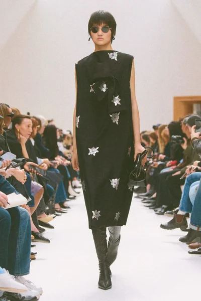 Look 30